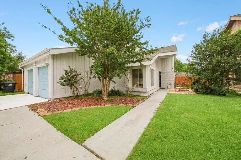7642 Candlegreen Ln, Houston, TX 77071