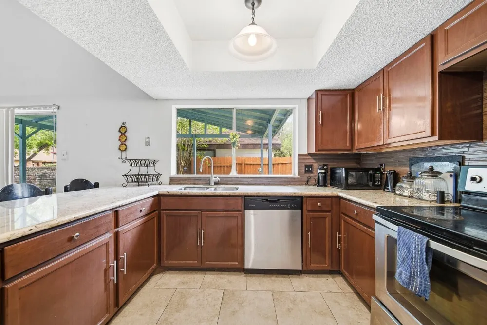 7642 Candlegreen Ln, Houston, TX 77071
