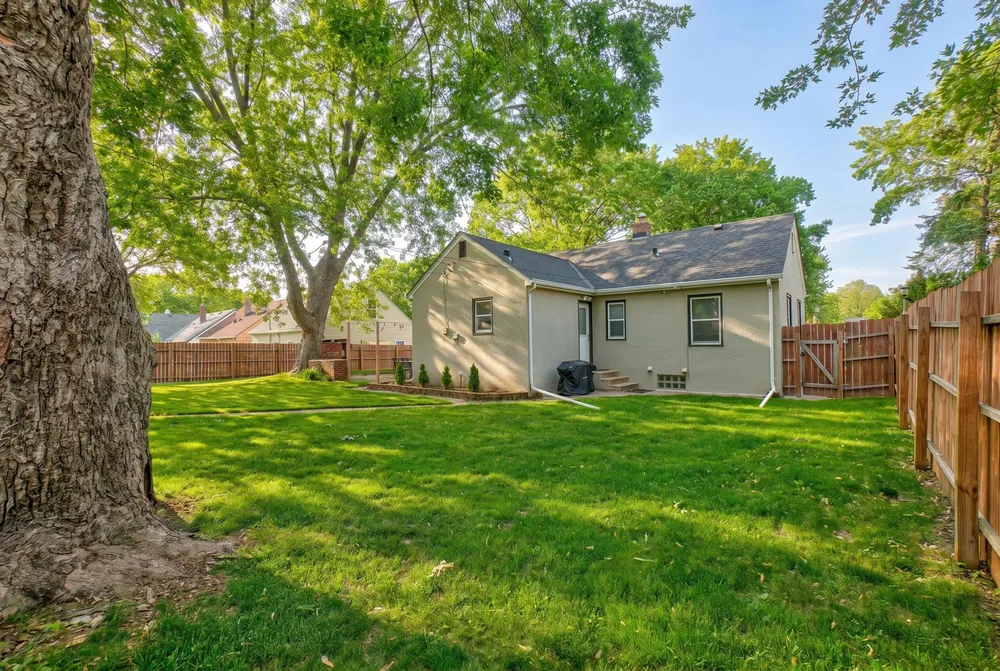 1742 Nevada Ave E, Saint Paul, MN 55106