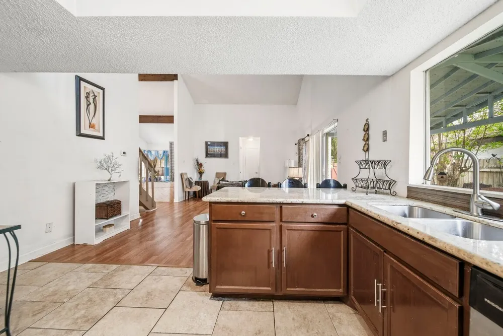 7642 Candlegreen Ln, Houston, TX 77071