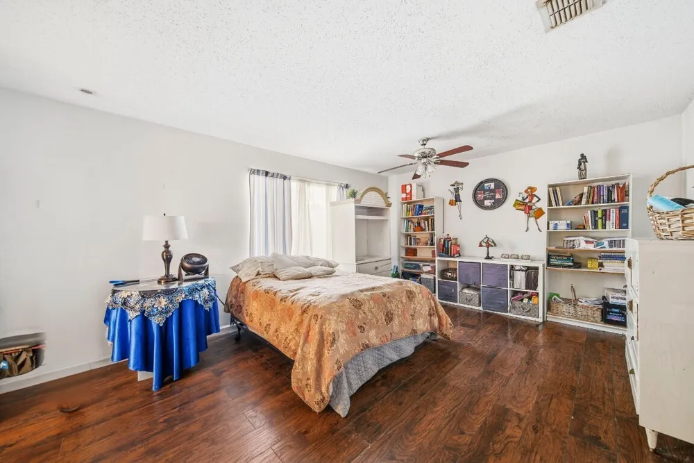 7642 Candlegreen Ln, Houston, TX 77071