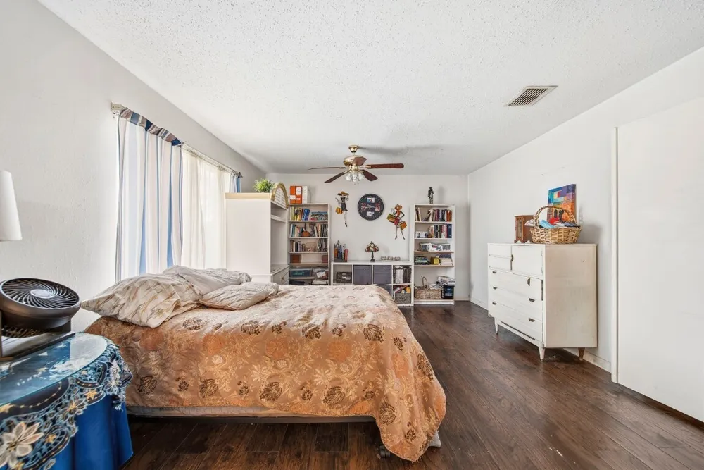 7642 Candlegreen Ln, Houston, TX 77071