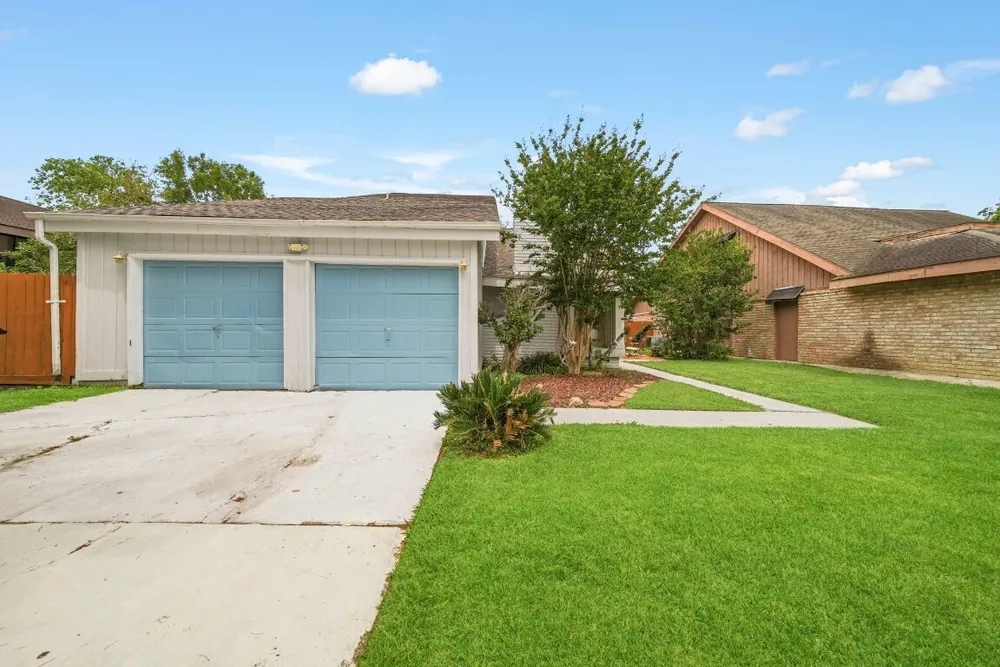 7642 Candlegreen Ln, Houston, TX 77071