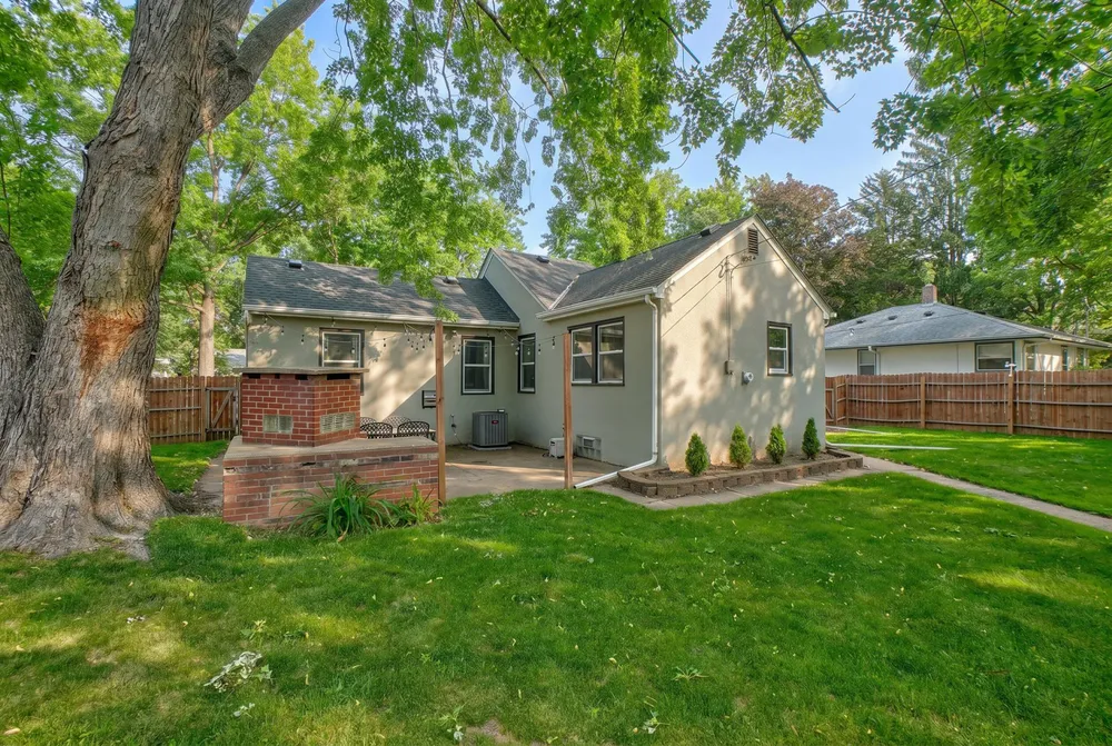 1742 Nevada Ave E, Saint Paul, MN 55106