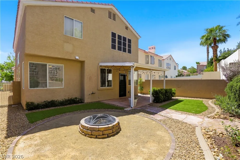 2221 Juniper Berry Dr, Las Vegas, NV 89134