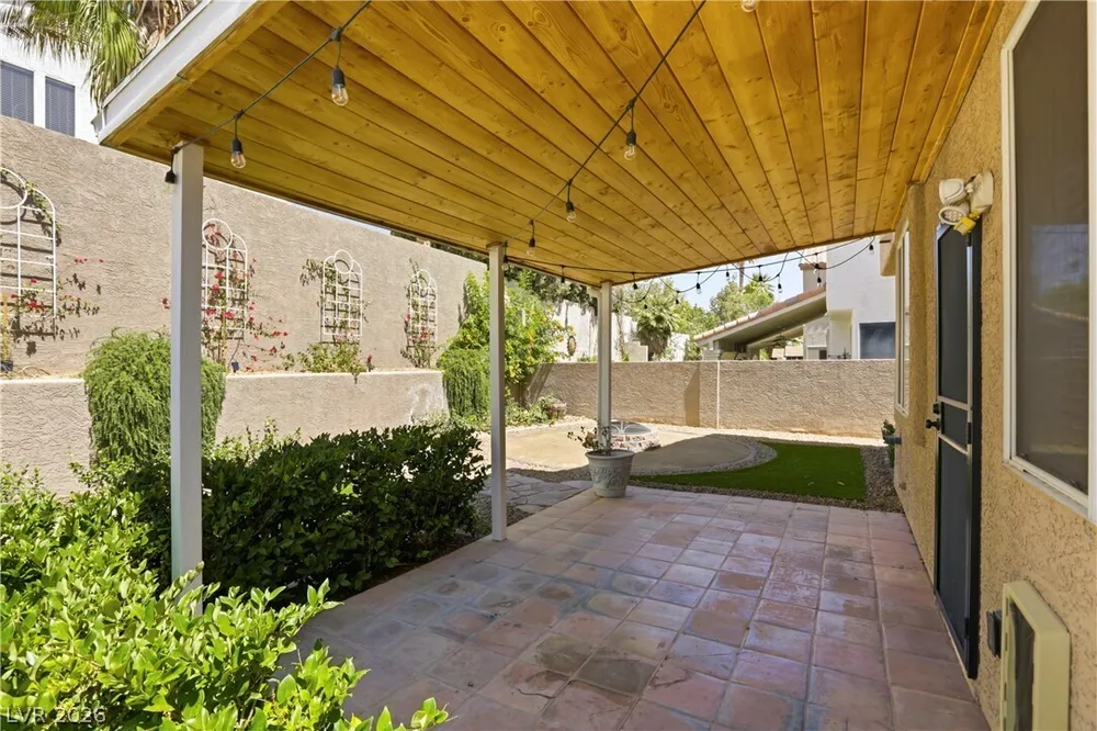 2221 Juniper Berry Dr, Las Vegas, NV 89134