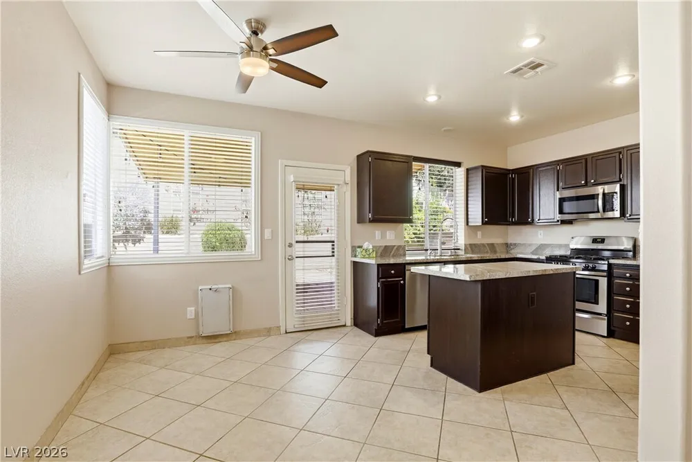 2221 Juniper Berry Dr, Las Vegas, NV 89134