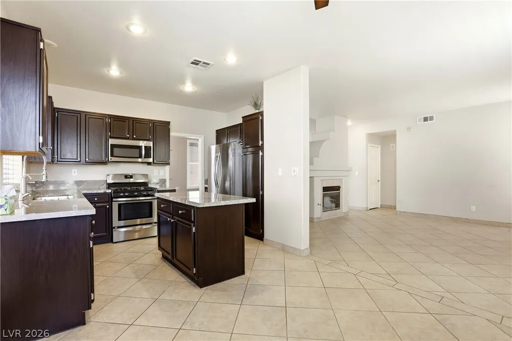 2221 Juniper Berry Dr, Las Vegas, NV 89134