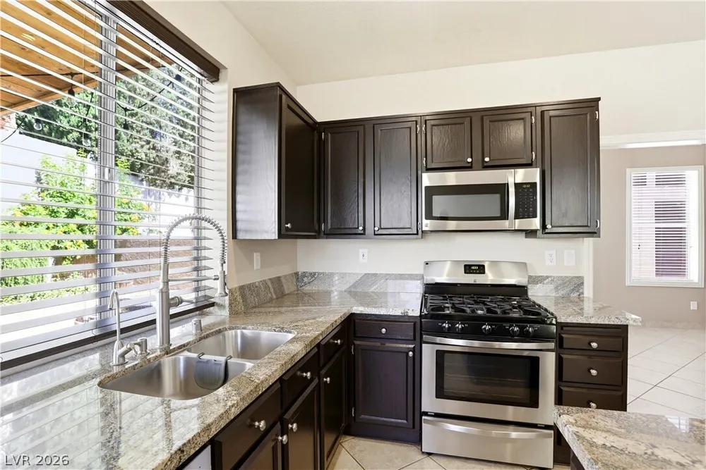 2221 Juniper Berry Dr, Las Vegas, NV 89134