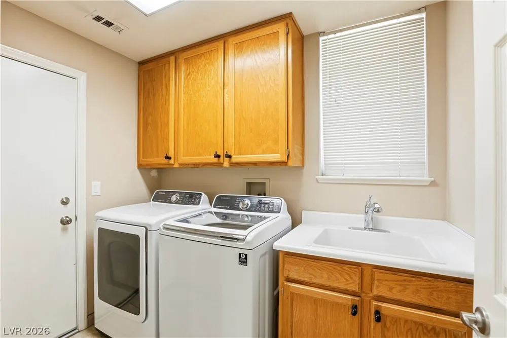 2221 Juniper Berry Dr, Las Vegas, NV 89134