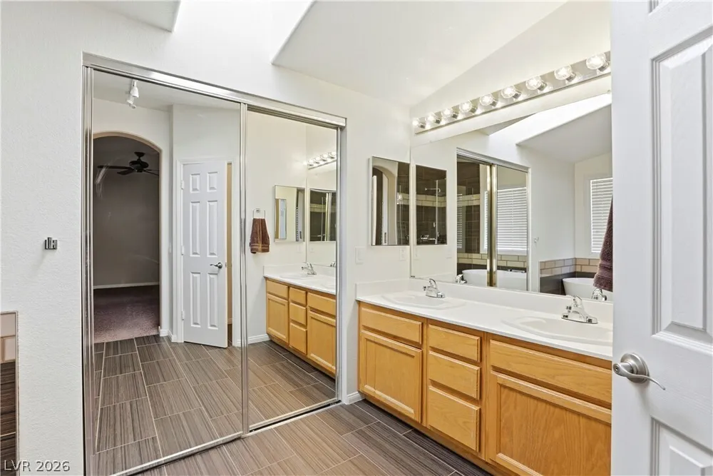 2221 Juniper Berry Dr, Las Vegas, NV 89134