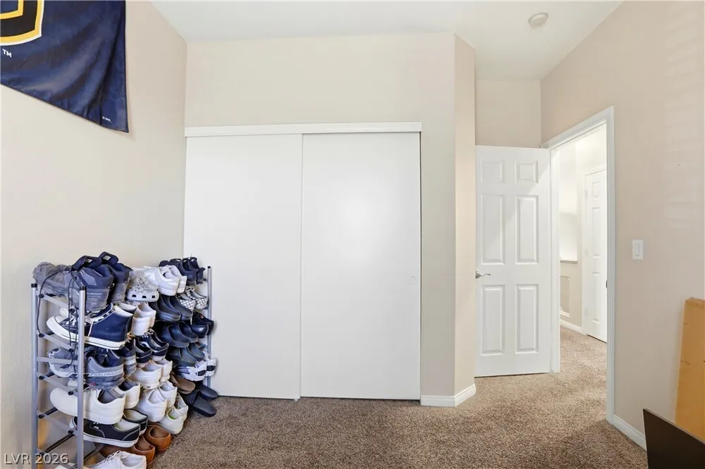 2221 Juniper Berry Dr, Las Vegas, NV 89134