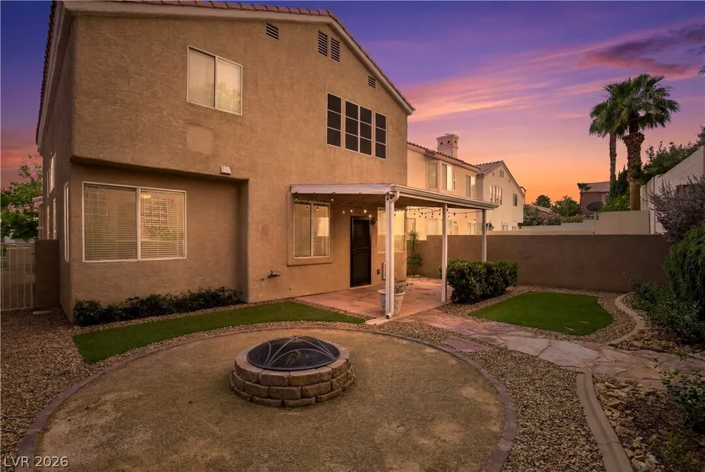 2221 Juniper Berry Dr, Las Vegas, NV 89134