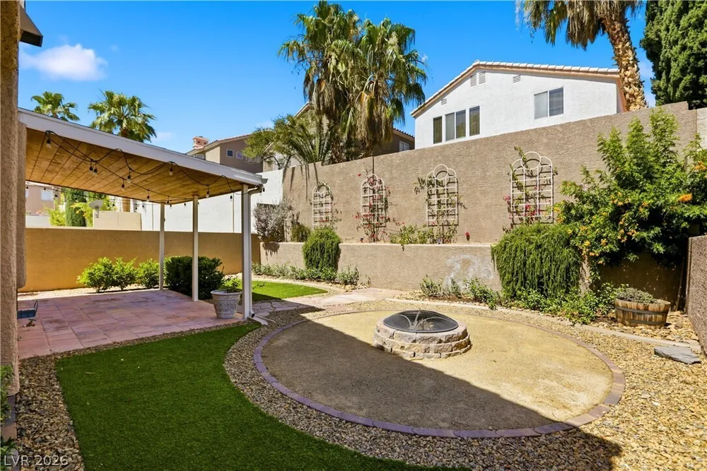 2221 Juniper Berry Dr, Las Vegas, NV 89134