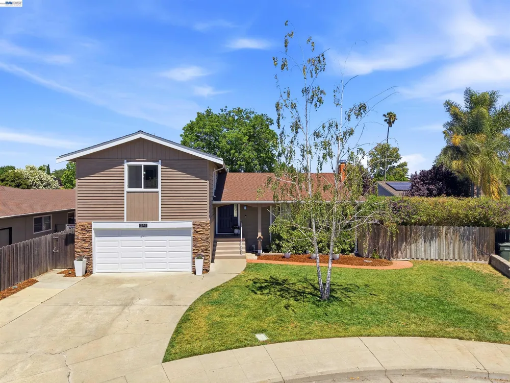 241 Garnet Dr, Livermore, CA 94550