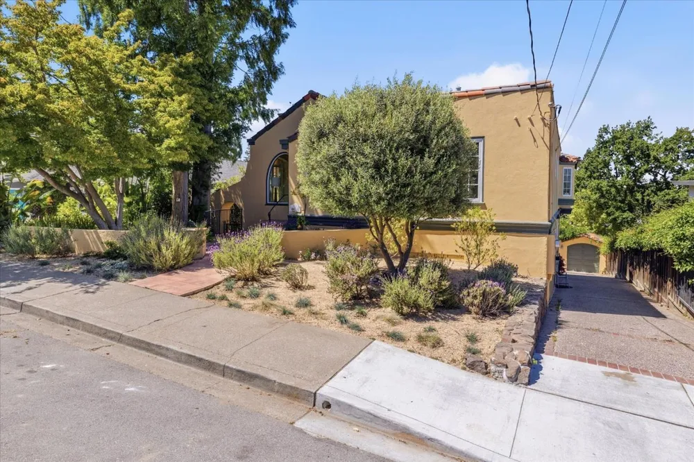 418 Ridge Rd, San Carlos, CA 94070