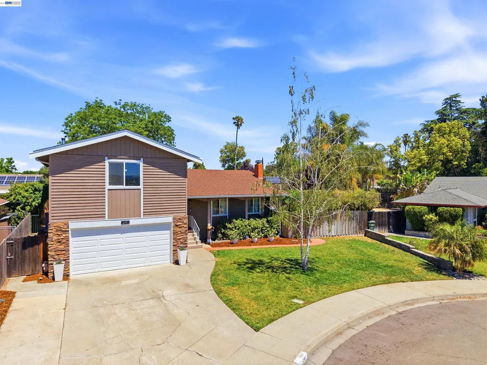 241 Garnet Dr, Livermore, CA 94550