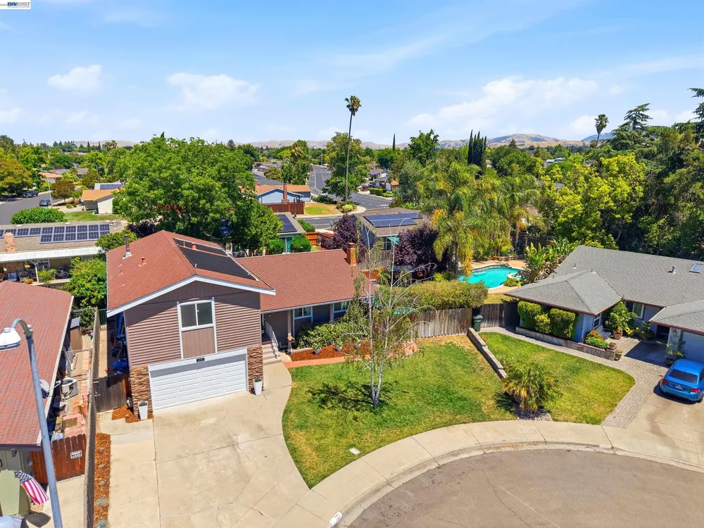 241 Garnet Dr, Livermore, CA 94550