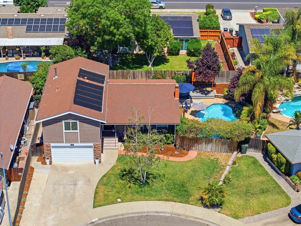 241 Garnet Dr, Livermore, CA 94550