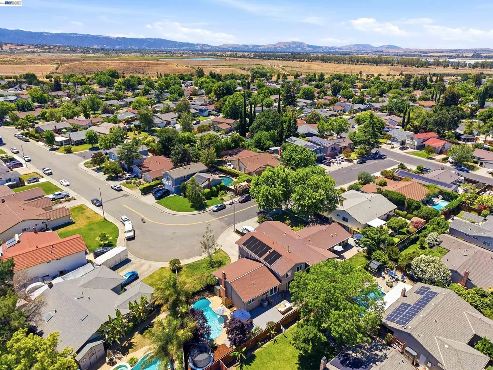 241 Garnet Dr, Livermore, CA 94550