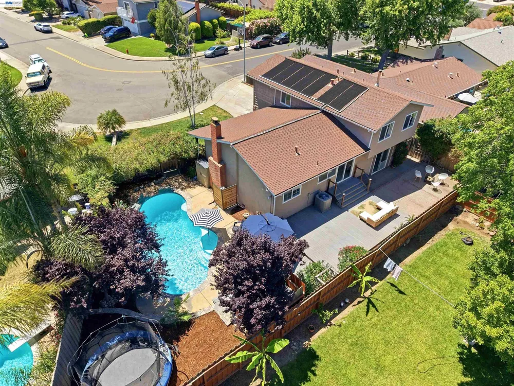 241 Garnet Dr, Livermore, CA 94550