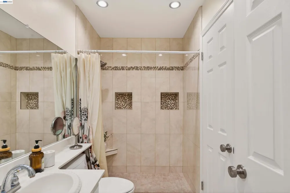 7483 Stonedale Dr, Pleasanton, CA 94588