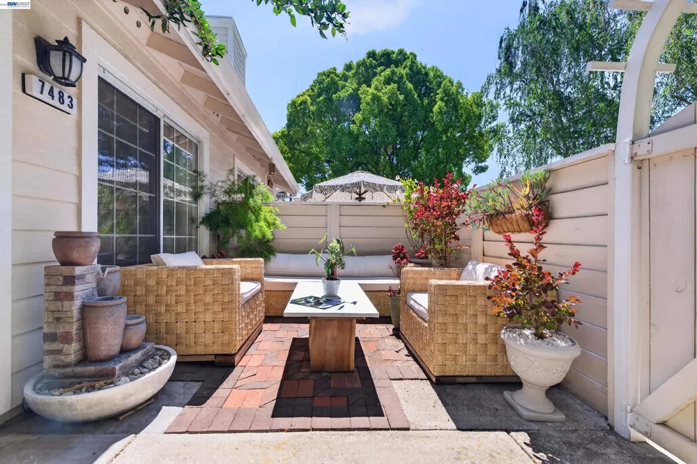 7483 Stonedale Dr, Pleasanton, CA 94588