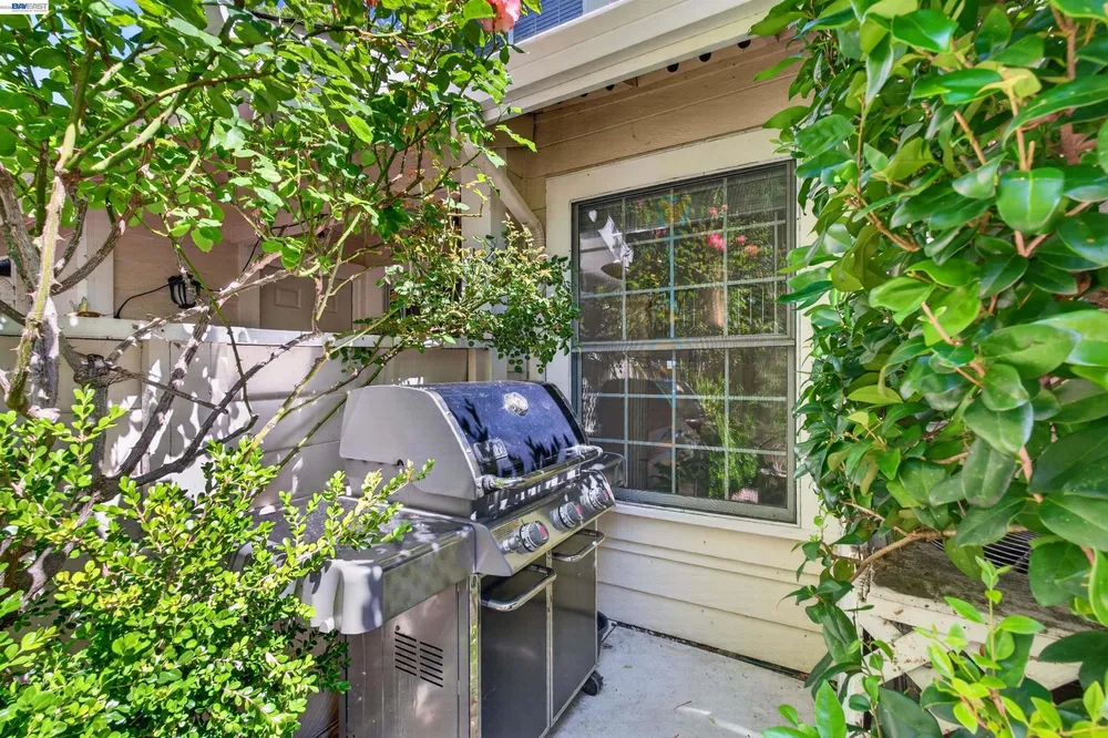 7483 Stonedale Dr, Pleasanton, CA 94588