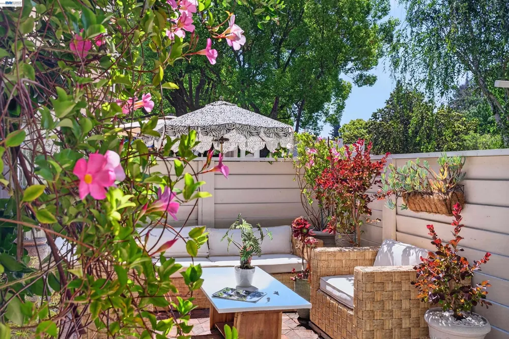 7483 Stonedale Dr, Pleasanton, CA 94588