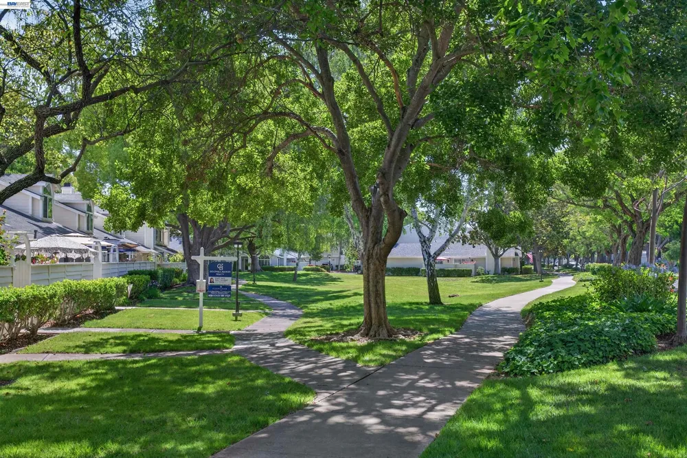 7483 Stonedale Dr, Pleasanton, CA 94588