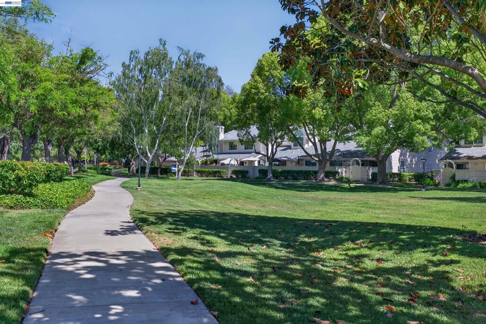 7483 Stonedale Dr, Pleasanton, CA 94588