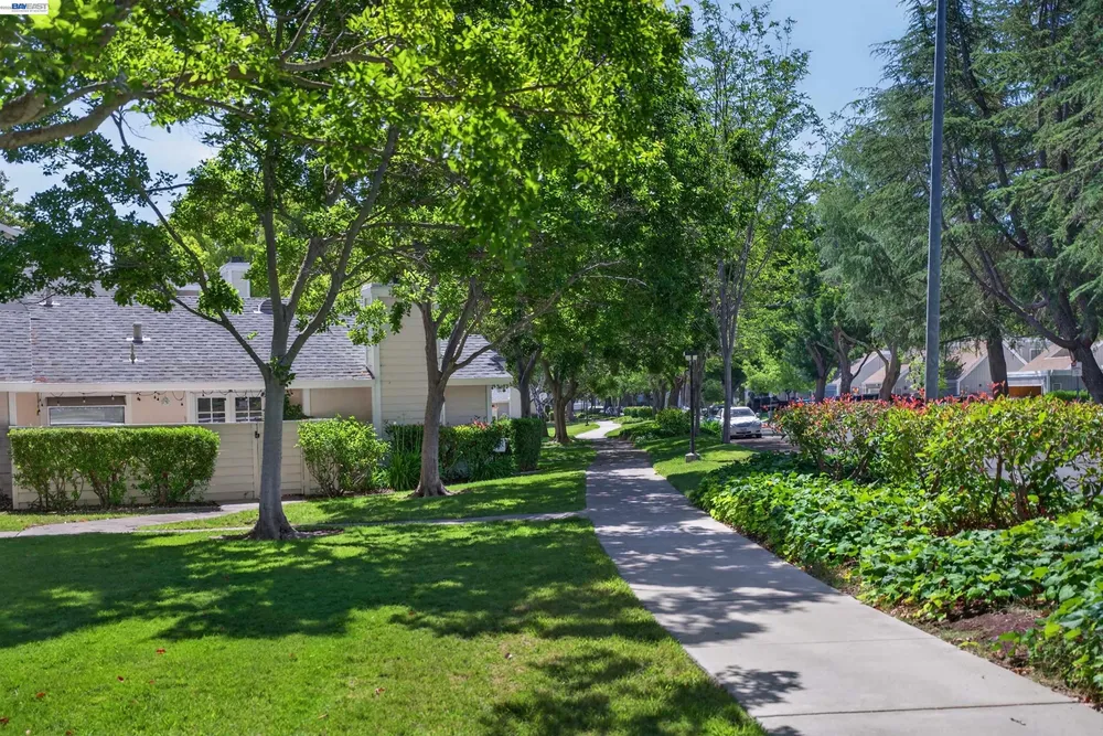 7483 Stonedale Dr, Pleasanton, CA 94588