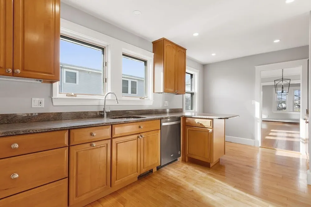 15 George St, Watertown, MA 02472