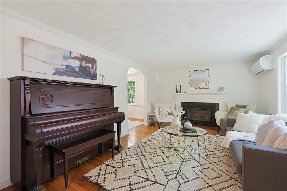 36 Grandview Ave, Melrose, MA 02176