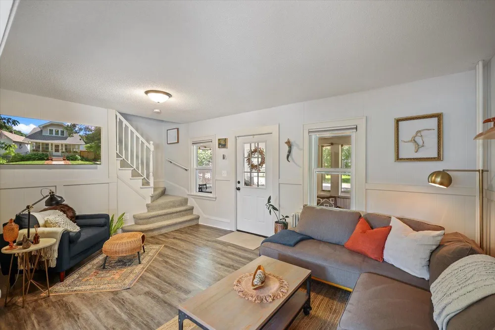 1068 Pleasant Ave, St Paul, MN 55102-3311