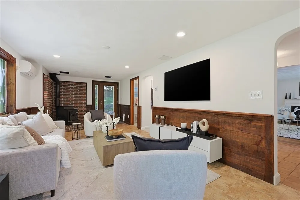 36 Grandview Ave, Melrose, MA 02176