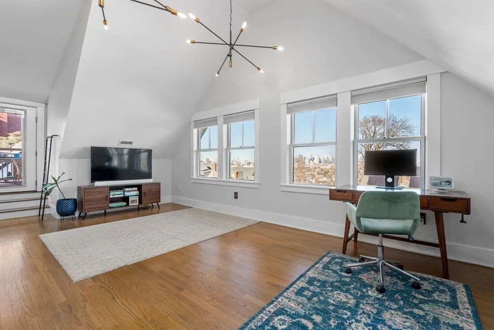43 Salcombe St, Boston, MA 02125