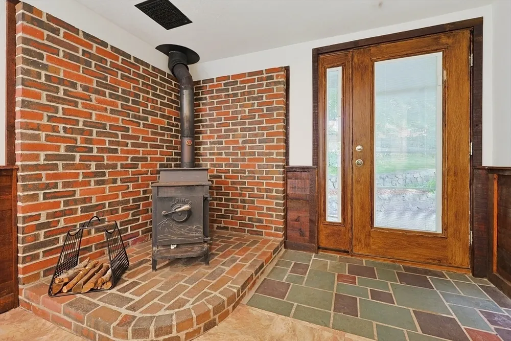 36 Grandview Ave, Melrose, MA 02176