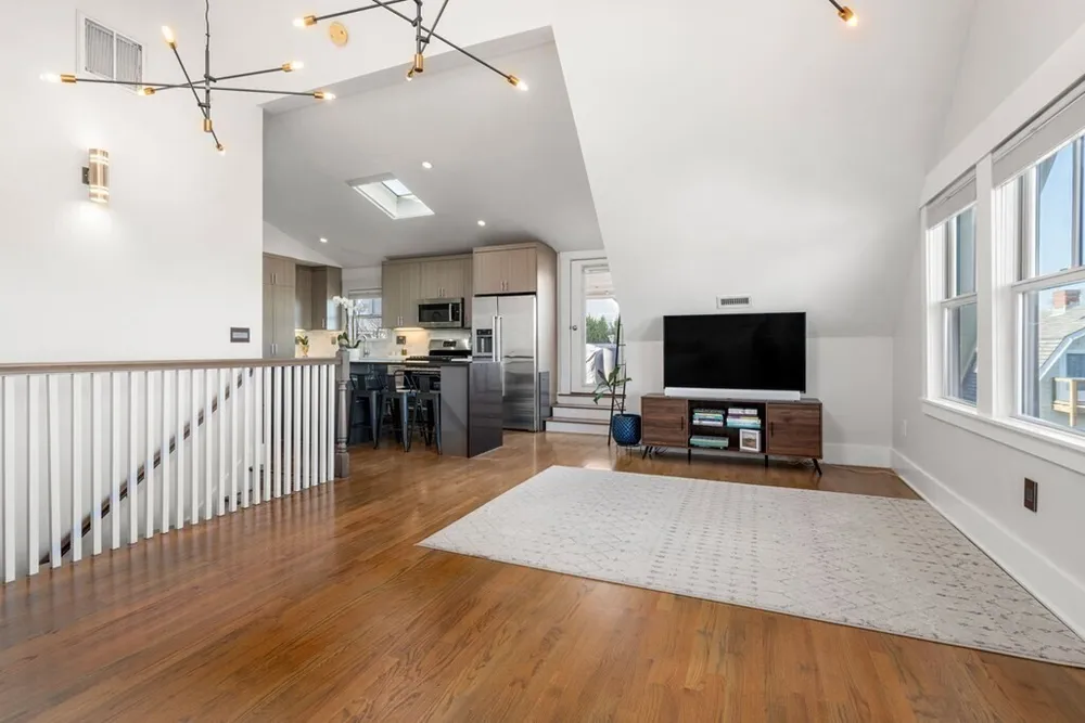 43 Salcombe St, Boston, MA 02125