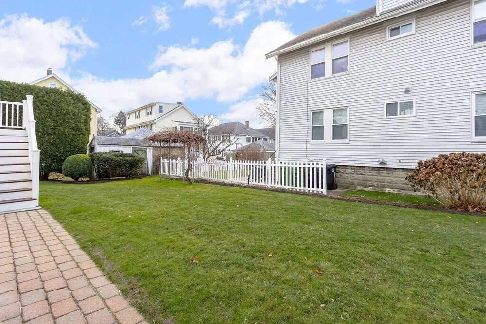 15 George St, Watertown, MA 02472