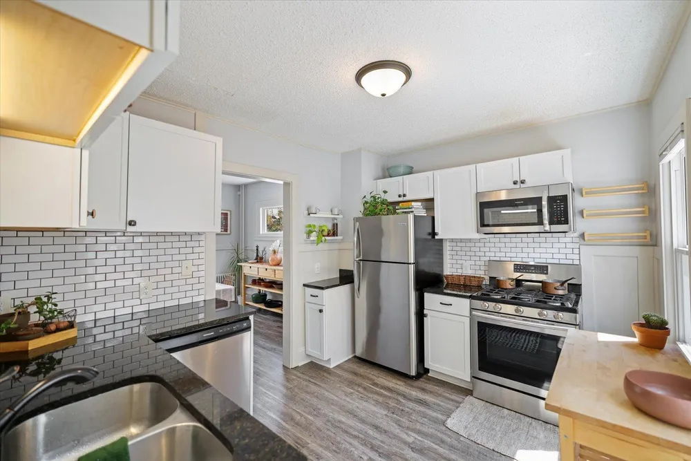 1068 Pleasant Ave, St Paul, MN 55102-3311