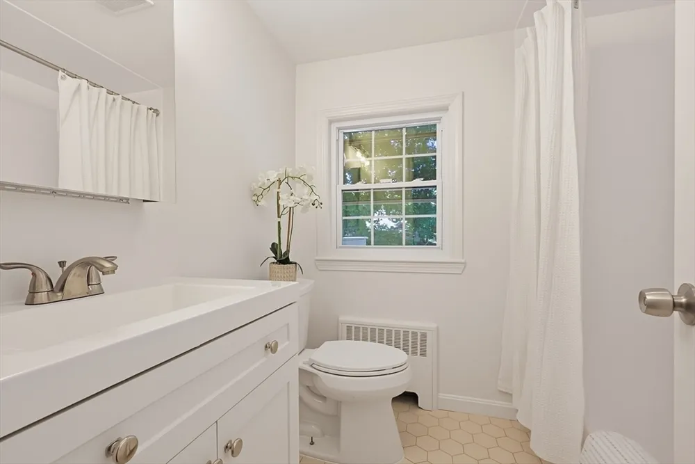 36 Grandview Ave, Melrose, MA 02176