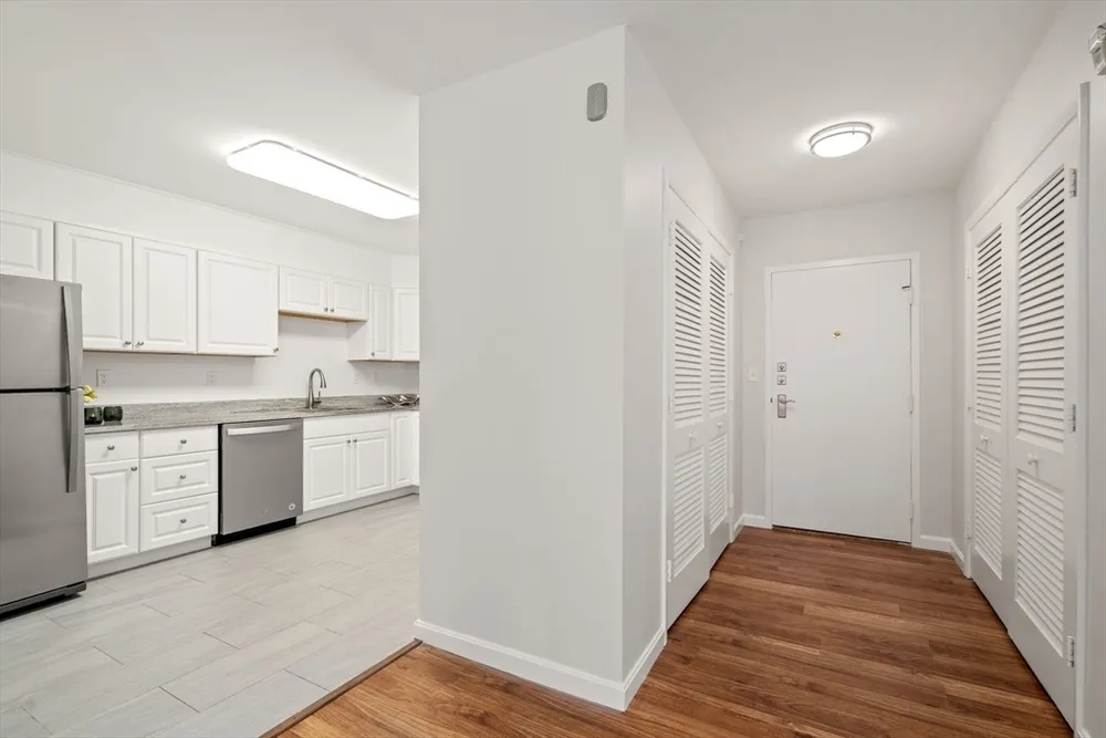 20 Hammond Pond Pkwy, Newton, MA 02467