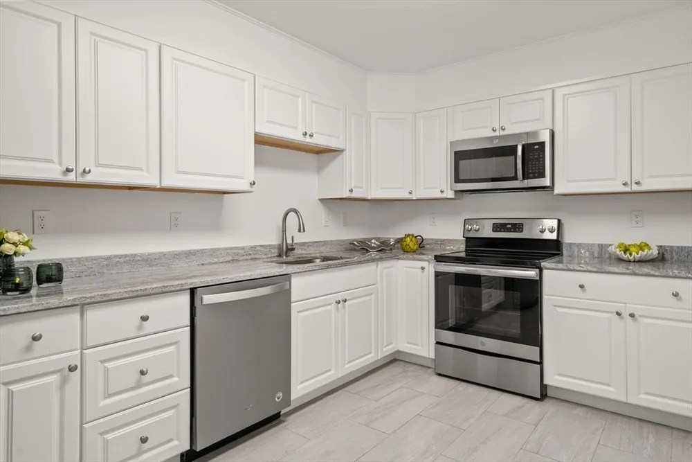 20 Hammond Pond Pkwy, Newton, MA 02467