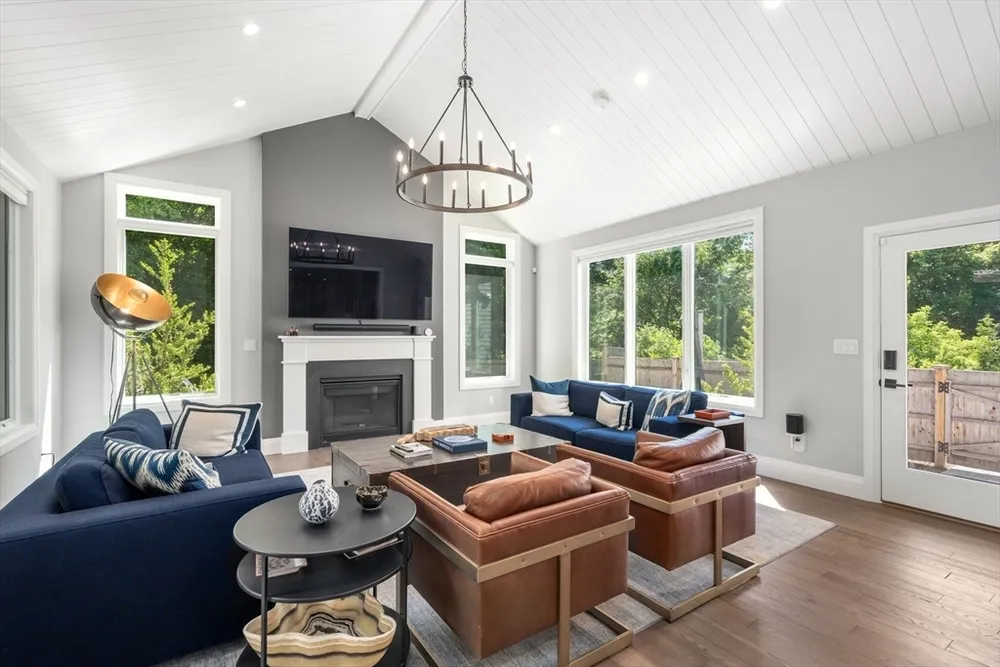 1058 Beacon St, Newton, MA 02459