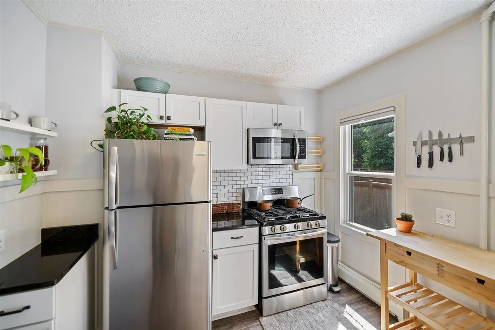 1068 Pleasant Ave, St Paul, MN 55102-3311