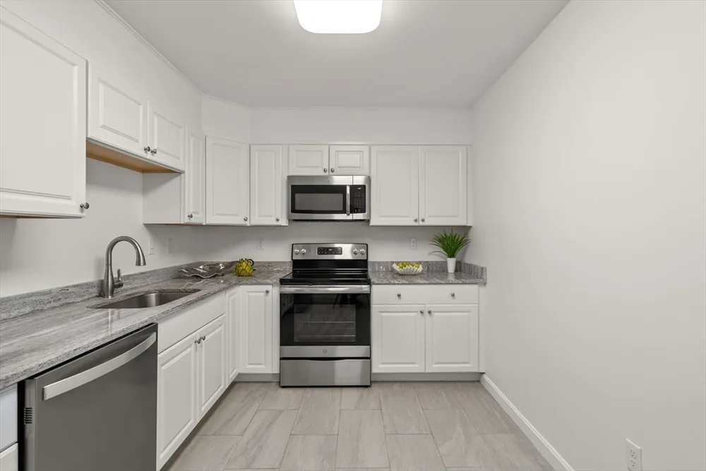 20 Hammond Pond Pkwy, Newton, MA 02467