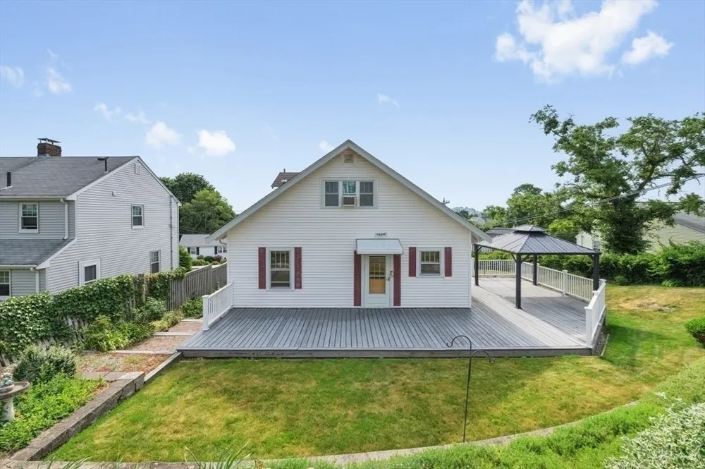 828 E Squantum St, Quincy, MA 02171