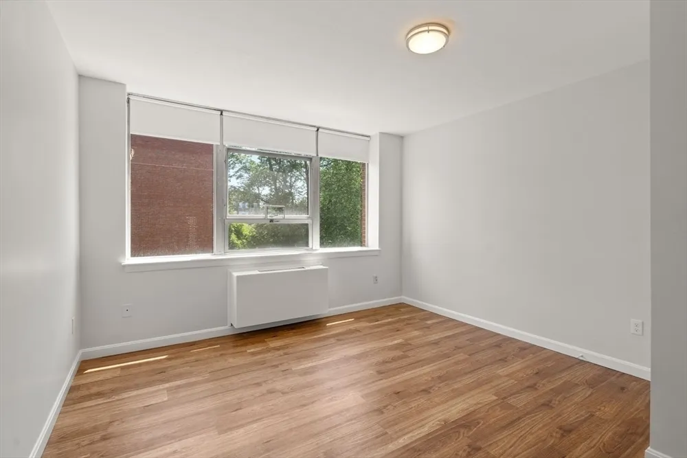 20 Hammond Pond Pkwy, Newton, MA 02467