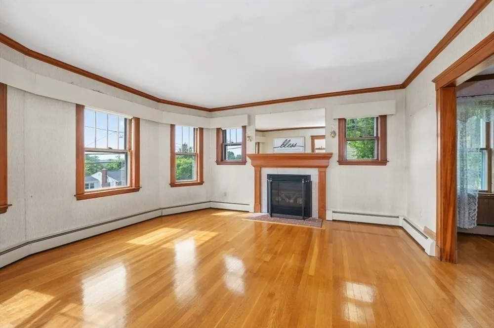 828 E Squantum St, Quincy, MA 02171
